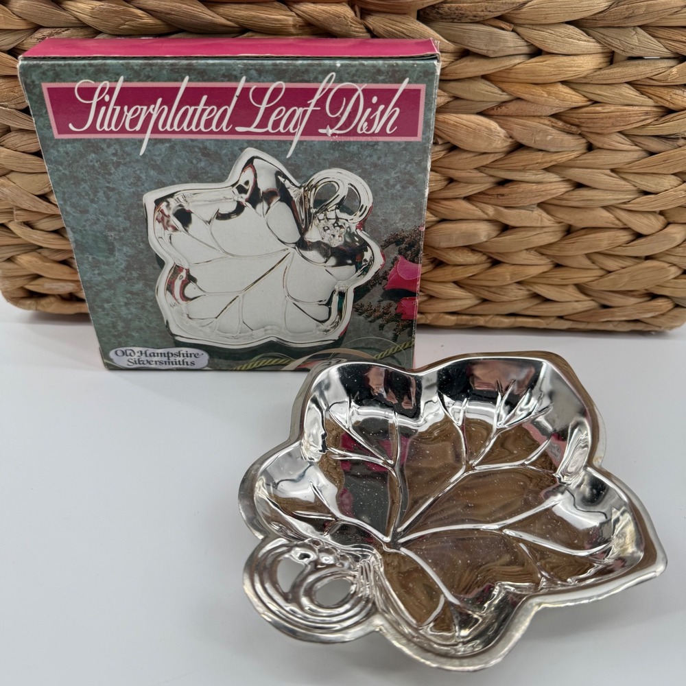 Vintage Old Hampshire Silverplated Leaf Dish Trinket Nature Vanity Accent Decor‎